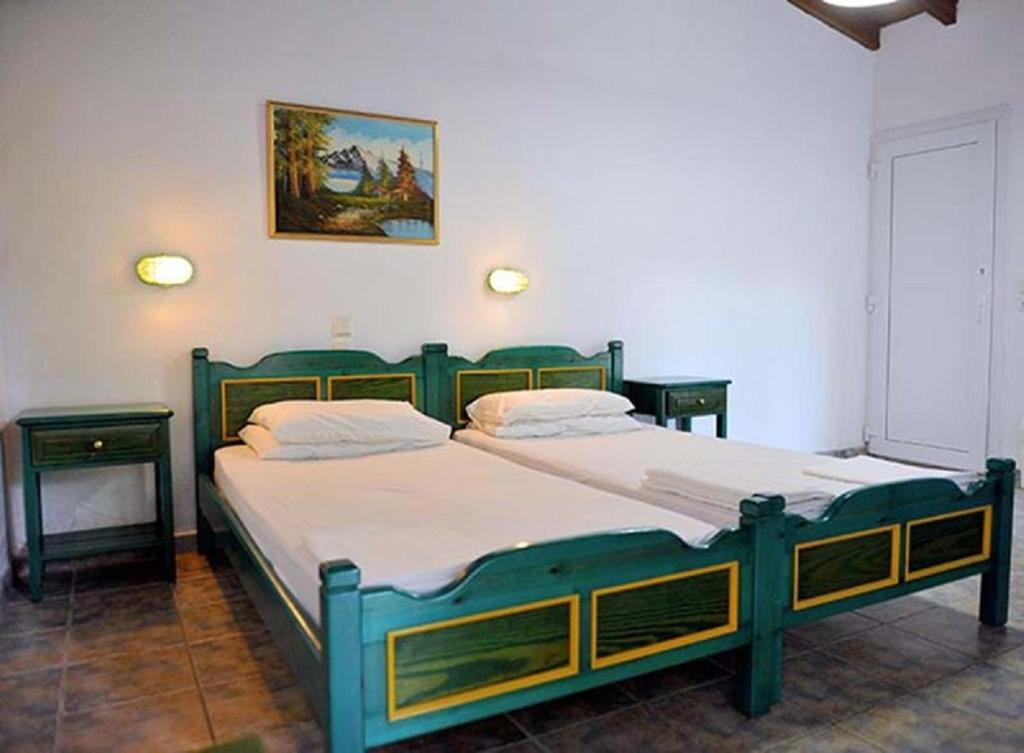Amalia Apartments room 2