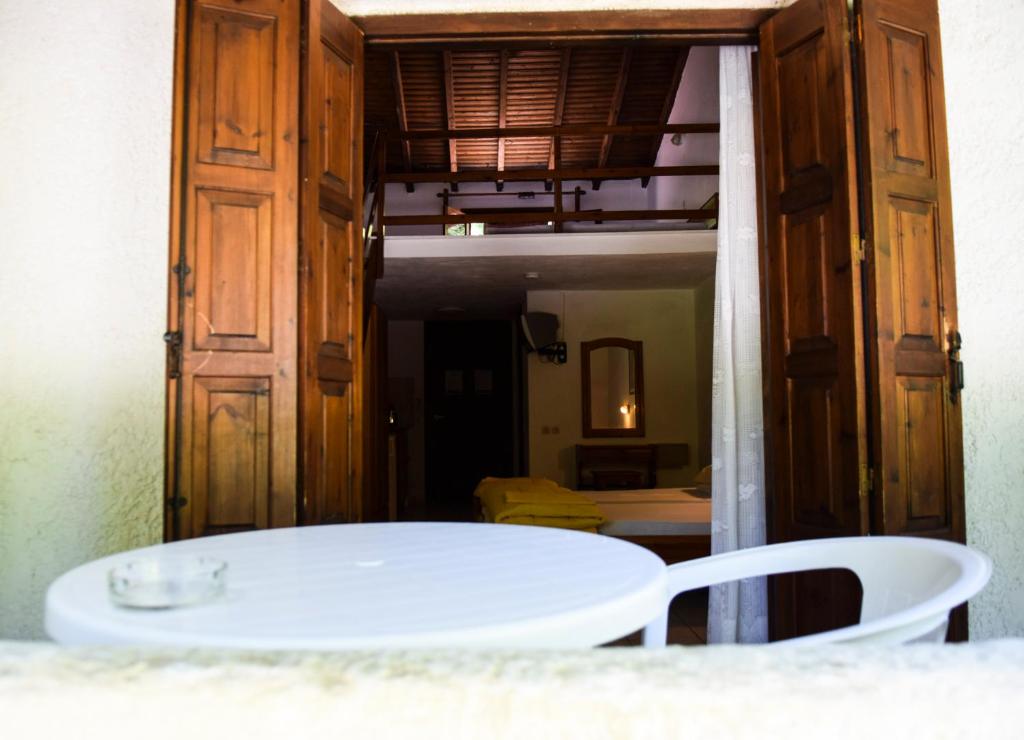 Amalia Apartments room 3